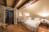 Hotel ve Švýcarsku poblíž jezera Maggiore a pohoří Gottard. 10