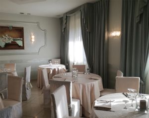 Moderní restaurace pro oslavy v Itálii poblíž Modeny. 7