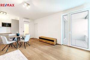 Pronájem bytu 2+kk 54 m² v 5 podlaží s balkonem a parkováním, Jankovcova, Praha 7 - Holešovice 9