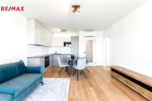 Pronájem bytu 2+kk 54 m² v 5 podlaží s balkonem a parkováním, Jankovcova, Praha 7 - Holešovice 3