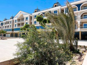 Prodej kompletně dokončený apartmán 3+kk s balkónem v resortu Hub Hurghada i na splátky. 2
