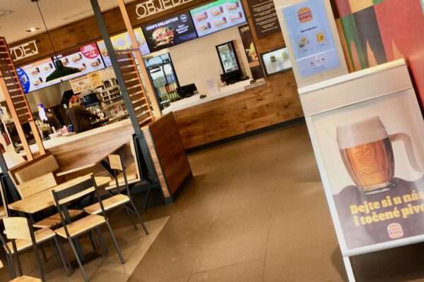 Čepované pivo Burger King Loket fast food