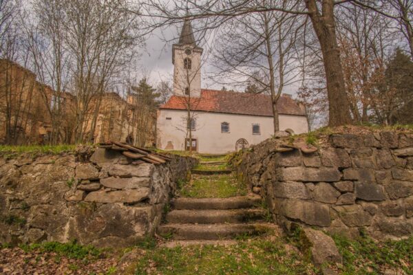 Sbírka na opravu kostela v Krabonoši překročila hranici 100 tisíc korun díky daru podnikatele a filantropa Peciny