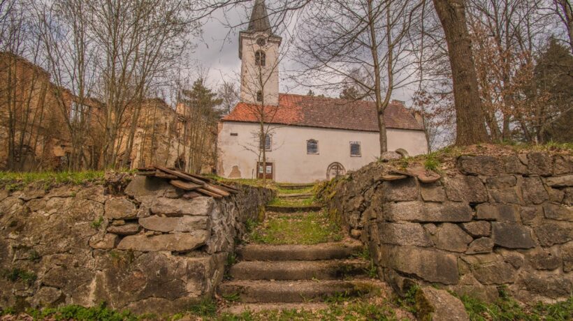 Sbírka na opravu kostela v Krabonoši překročila hranici 100 tisíc korun díky daru podnikatele a filantropa Peciny