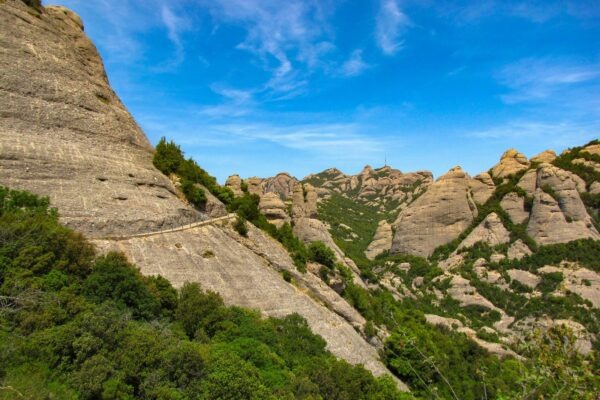 Utěsnění dilatačních spár v podlahách: Trvalá elasticita a hydroizolace
