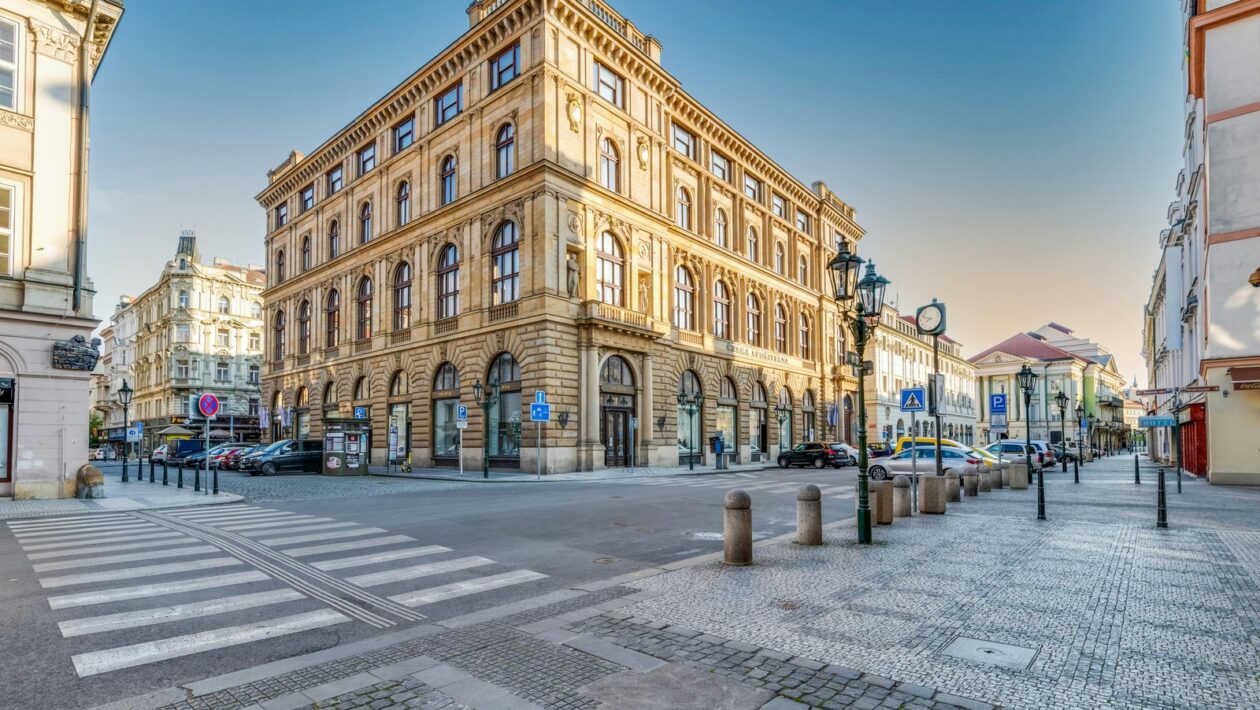 Údržba a čištění kuchyňského dřezu: Prevence skvrn