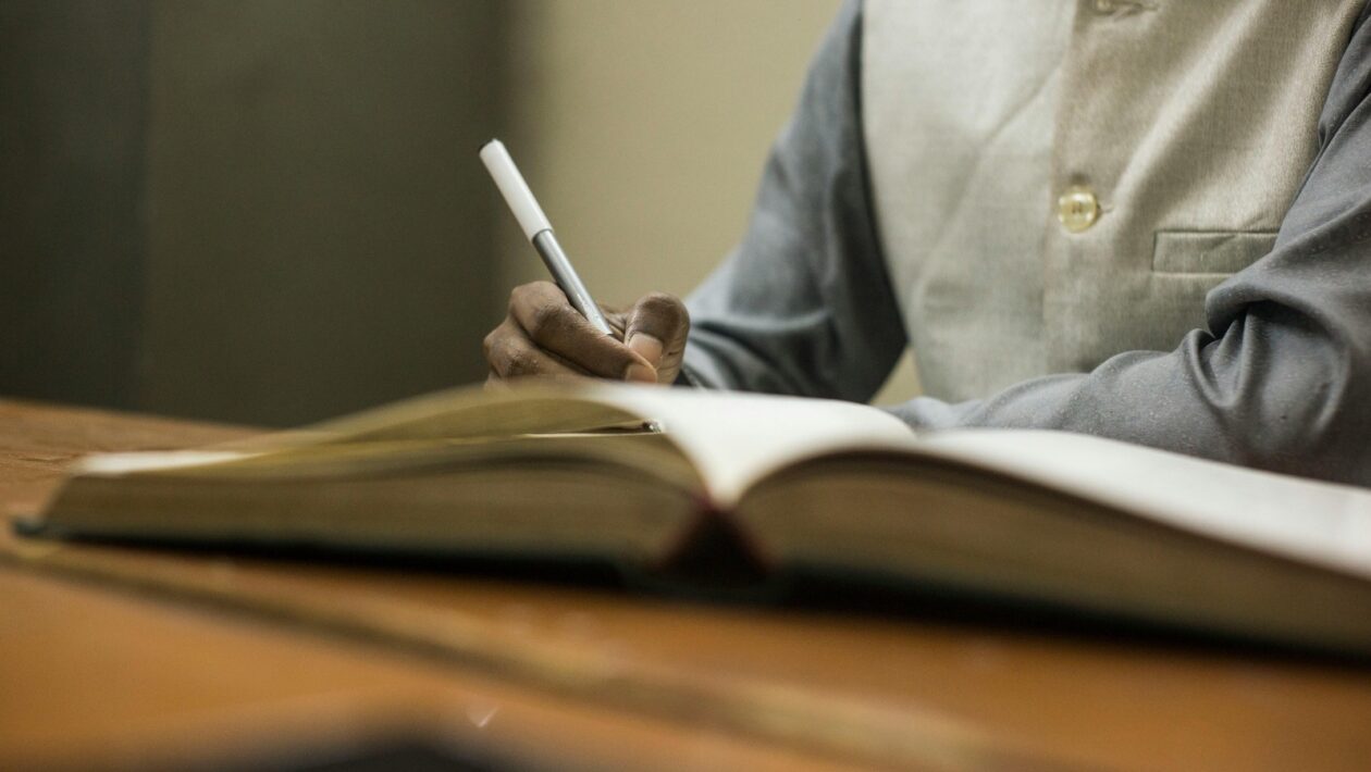 Design pracovny podporující produktivitu: Estetika a organizace