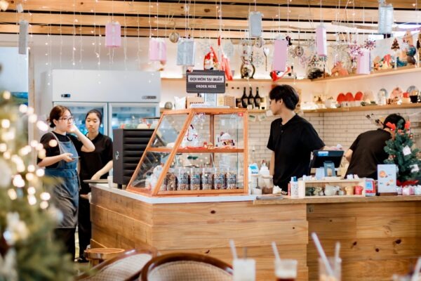 Osvětlení a ventilace ve skladech: Energetická účinnost a bezpečnost práce